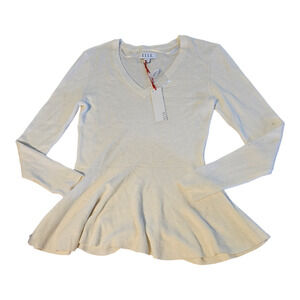 Elle Medium White Long Sleeve Knit Shirt *flaw*